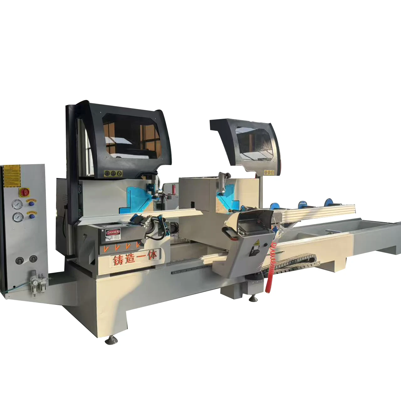 CNC double-head cutting saw for 45° and 90° cutting